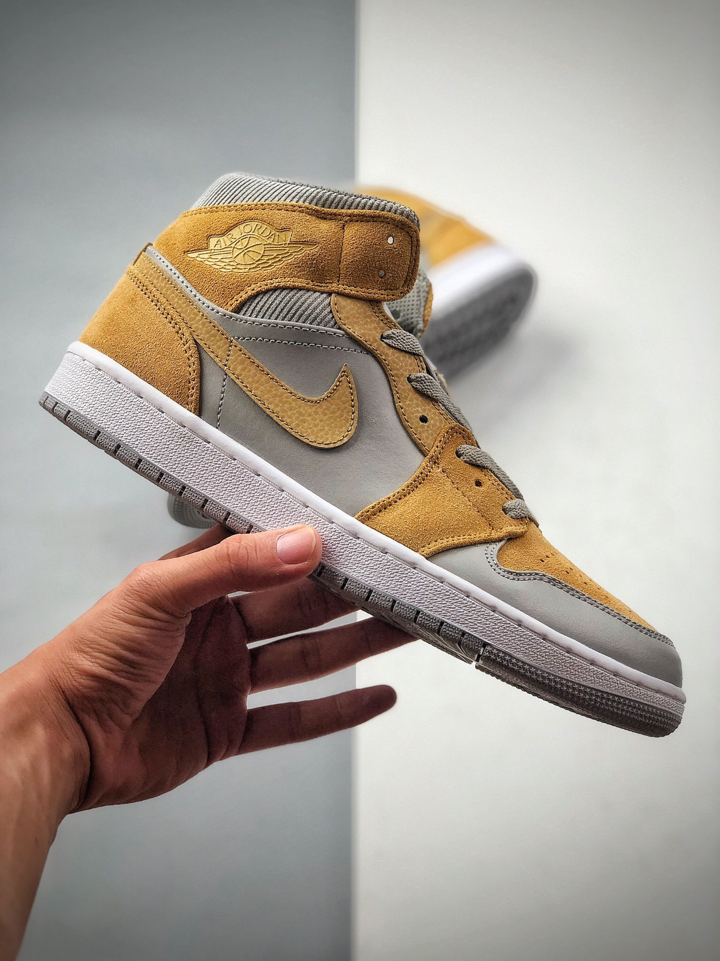 250 Air Jordan 1 Mid 棕灰AJ1乔1中邦休闲板鞋 DA4666-001