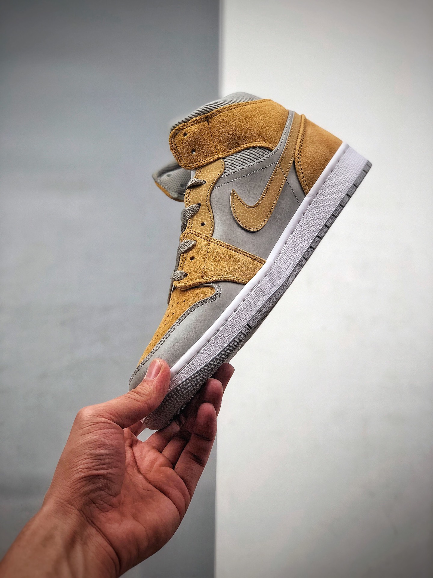 250 Air Jordan 1 Mid 棕灰AJ1乔1中邦休闲板鞋 DA4666-001