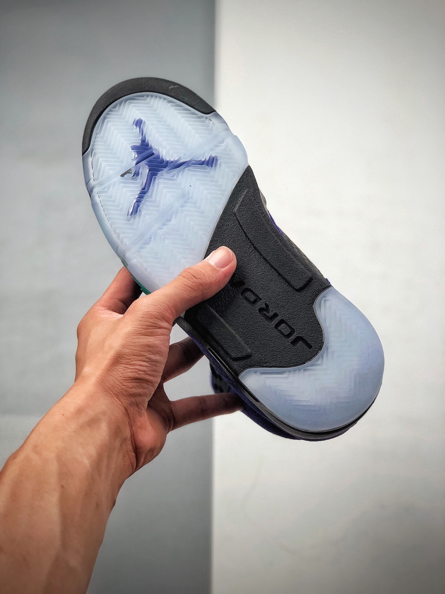 480  Air Jordan 5 “Alternate Grape” AJ5新葡萄紫这款配色的配色方案为136027-500