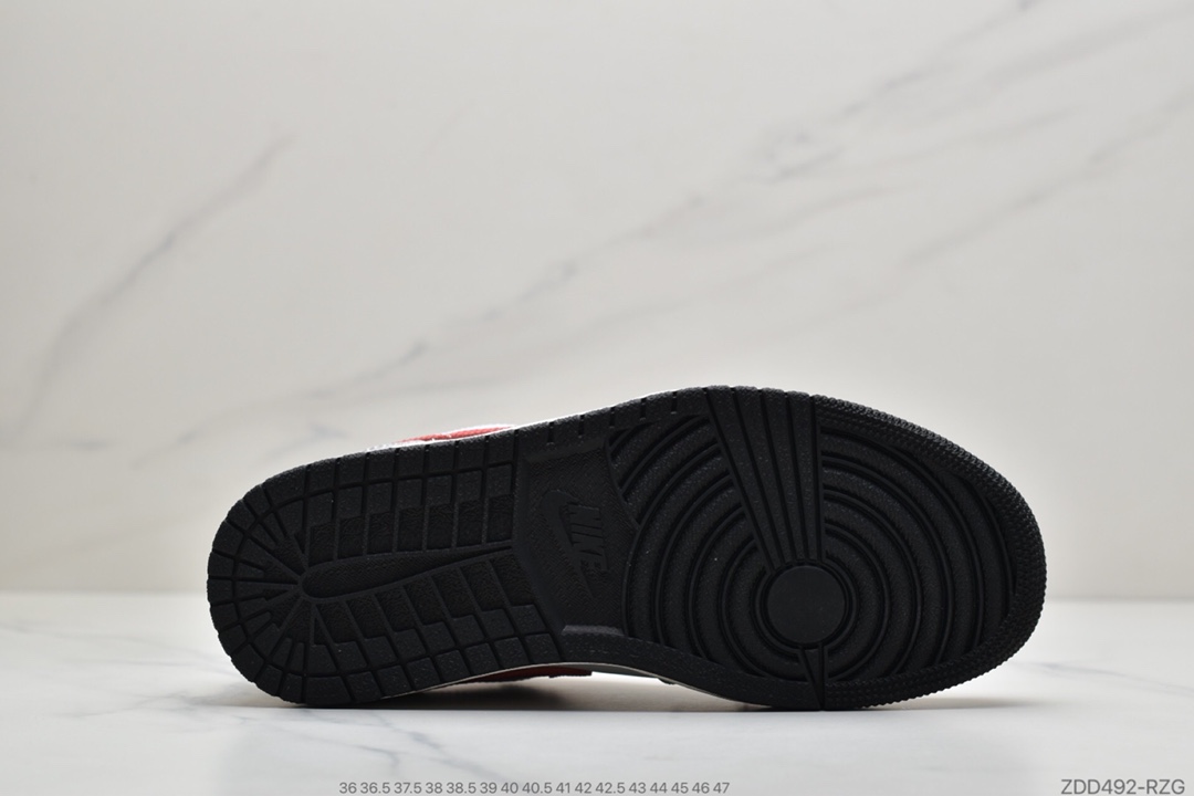 230 公司级Air Jordan 1 Low OG 银狐鞋身以银白色DA4668-001