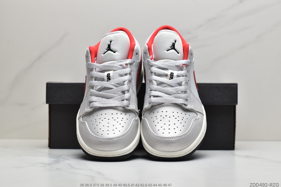 230 公司级Air Jordan 1 Low OG 银狐鞋身以银白色DA4668-001