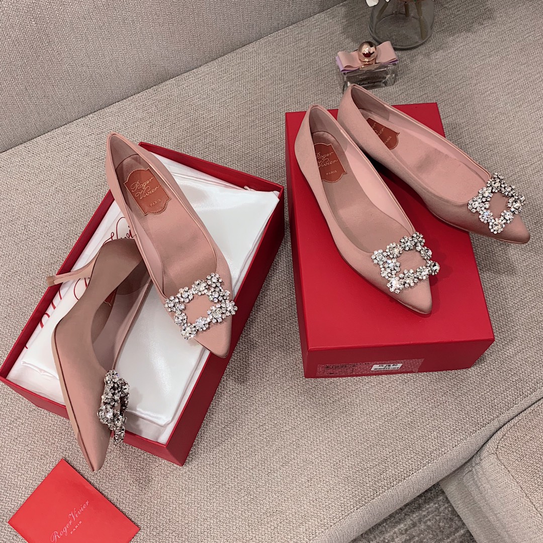 NO:750310,Preview of the latest dry rose pink RV new color in early spring. The upper part of the foot is extremely white and super gentle. It is a must-have sneaker for weddings, parties, Valentine's Day, etc. It is also very versatile for daily wear. In short, it is a color that you can't go wrong with your eyes closed. Three options for heel height: 10cm, 6.5cm, 1cm. Size 35-39 (34.40 can be customized and non-returnable). Single shoes19860909最新干枯玫瑰粉RV早春新色抢先看 上脚巨显白超温柔的颜色 婚鞋聚会情人节等必备战鞋 日常穿着也超百搭.总之就是闭眼入都不会错的一款颜色 跟高三种选择10cm、6.5cm、1cm 码数35-39（34.40可定制不退换）,单鞋,Women's Shoes