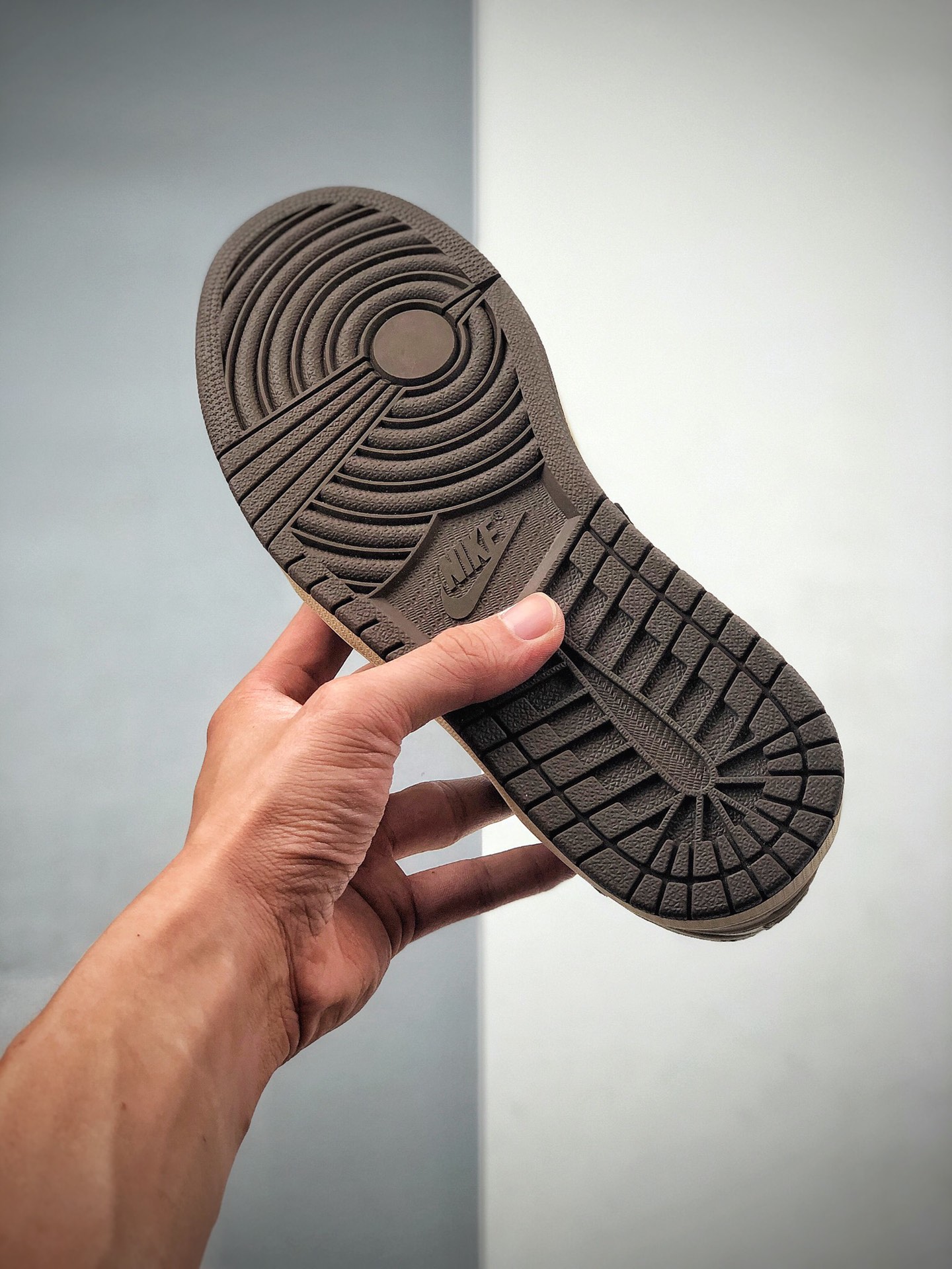 420 斯科特Travis Scott x Nike Air Jordan 1 Retro High OG“Cactus Jack”乔丹一代高帮百搭文化运动篮球鞋“反勾深棕白黑”CD4487-100