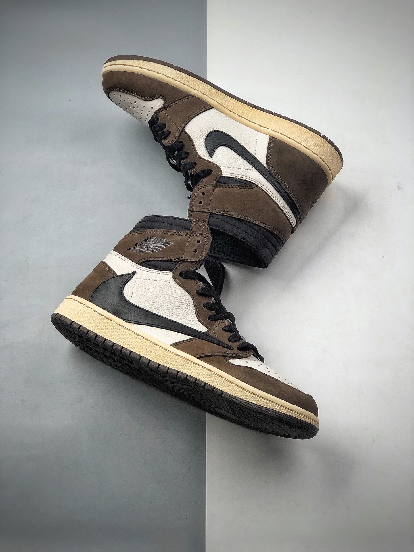 420 斯科特Travis Scott x Nike Air Jordan 1 Retro High OG“Cactus Jack”乔丹一代高帮百搭文化运动篮球鞋“反勾深棕白黑”CD4487-100