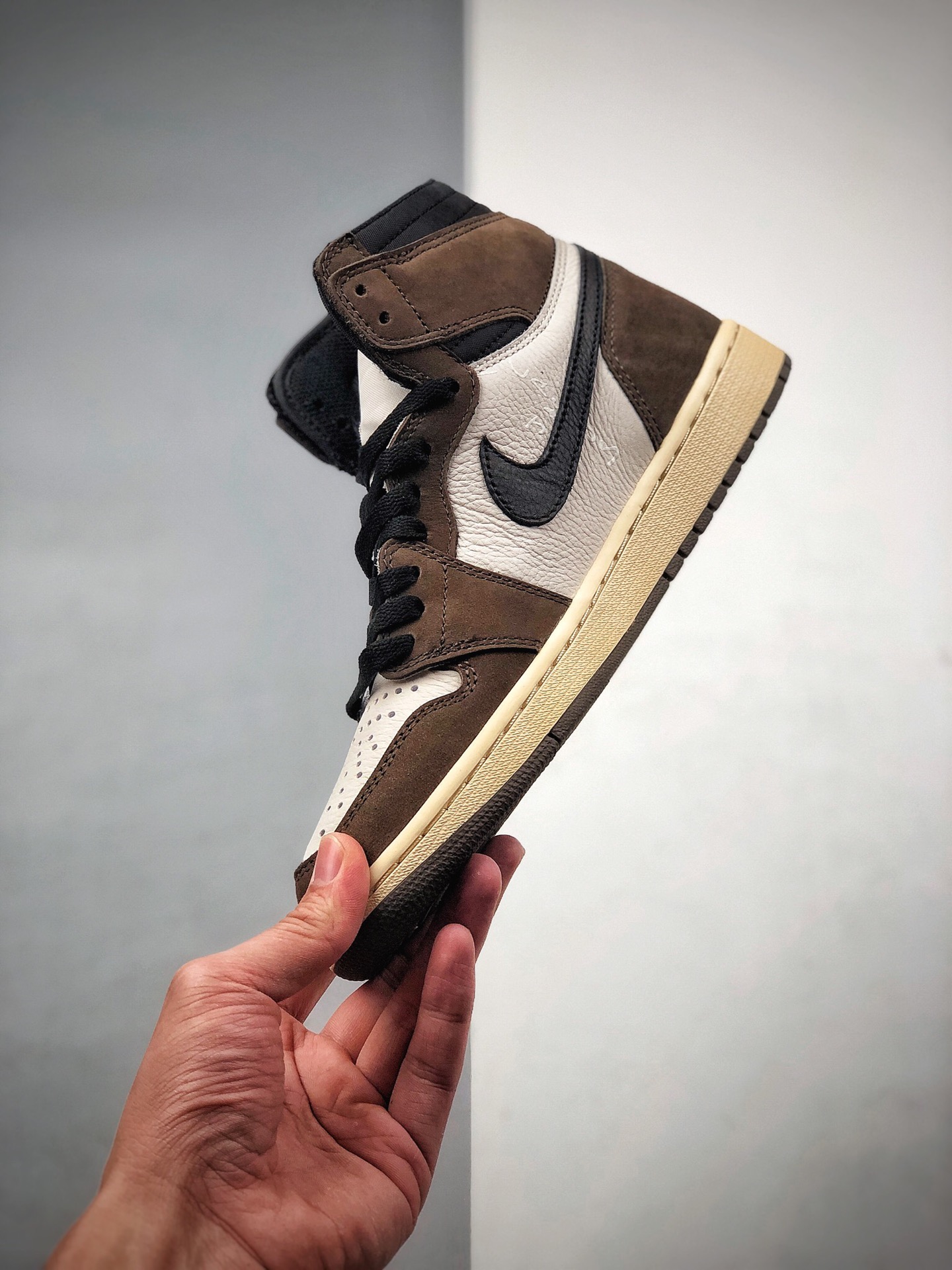 420 斯科特Travis Scott x Nike Air Jordan 1 Retro High OG“Cactus Jack”乔丹一代高帮百搭文化运动篮球鞋“反勾深棕白黑”CD4487-100