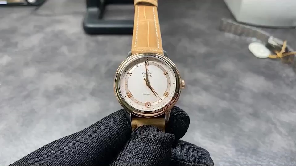 Omega 蝶飞轨道系列女表视频欣赏