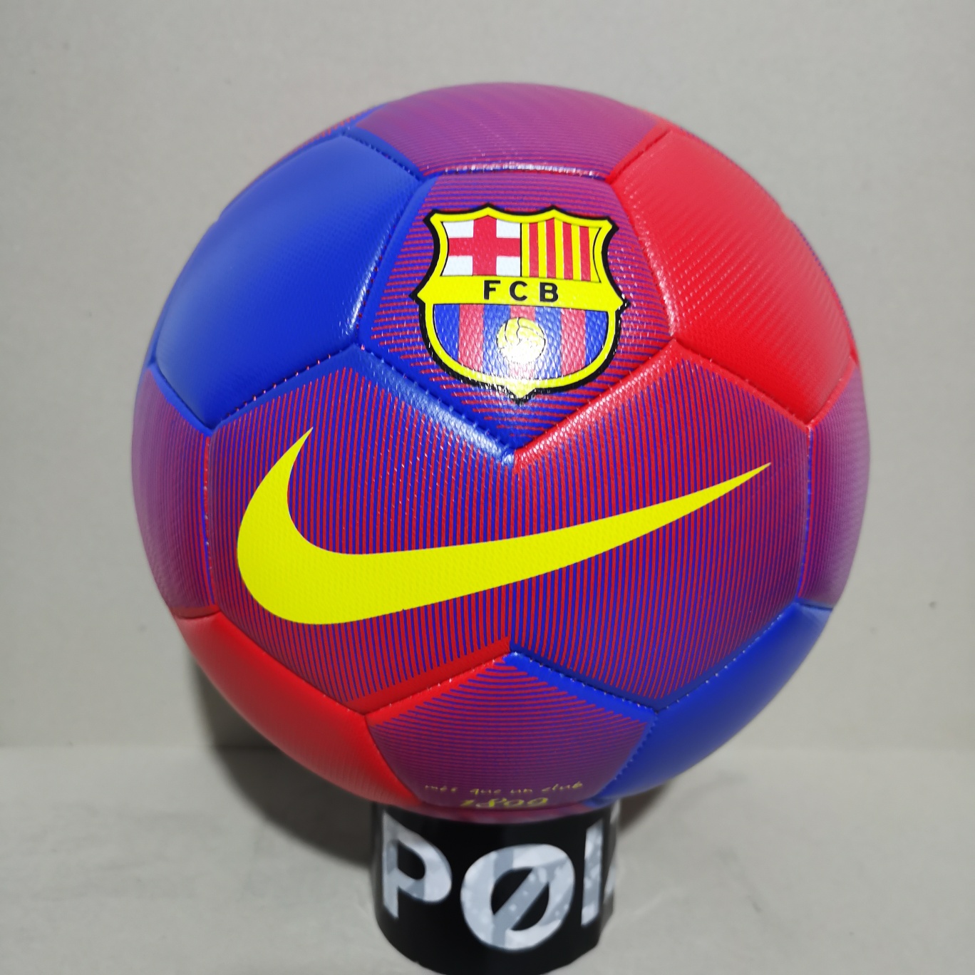 🔥🔥新款🔥🔥
本地自取:75
NIKE 耐克【足球】⚽ 巴萨队训练比赛专用球 5号训练足球
型号：5号足球
材质:pu【不变形 不吸水】
供应商：亚马逊渠道货
⚽⚽⚽⚽⚽⚽⚽⚽
配件:球袋，网兜，2球针，气筒。加10元
⚽⚽⚽⚽⚽⚽

🔥注意事项🔥: 
冲气前请充分湿润球针，用肥皂水为佳，防止气门受损，造成气门漏气。