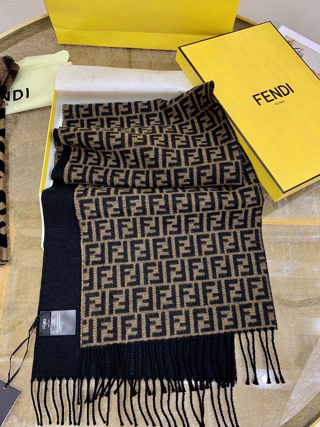 FENDI芬迪F字母系列羊绒围巾
