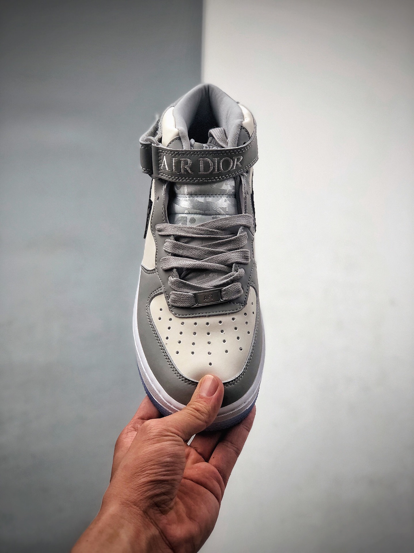 250 公司级Nike Air Force 1 RNike WMNS GUCCI 为经典设计注入玩味元素品牌CN8606-009