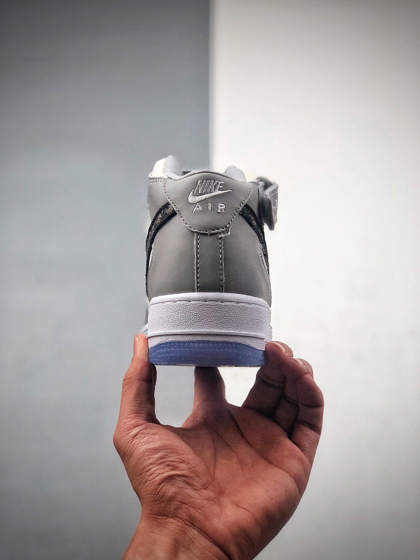 250 公司级Nike Air Force 1 RNike WMNS GUCCI 为经典设计注入玩味元素品牌CN8606-009