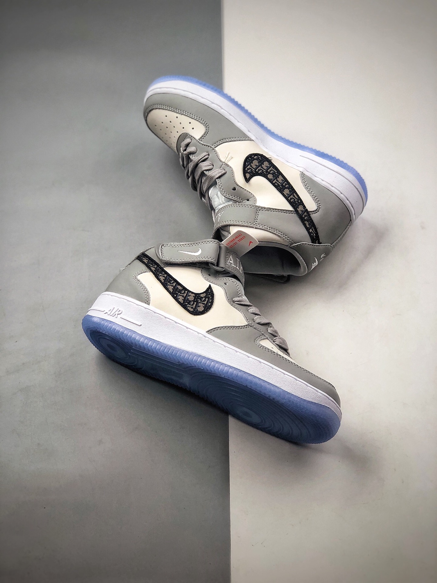 250 公司级Nike Air Force 1 RNike WMNS GUCCI 为经典设计注入玩味元素品牌CN8606-009
