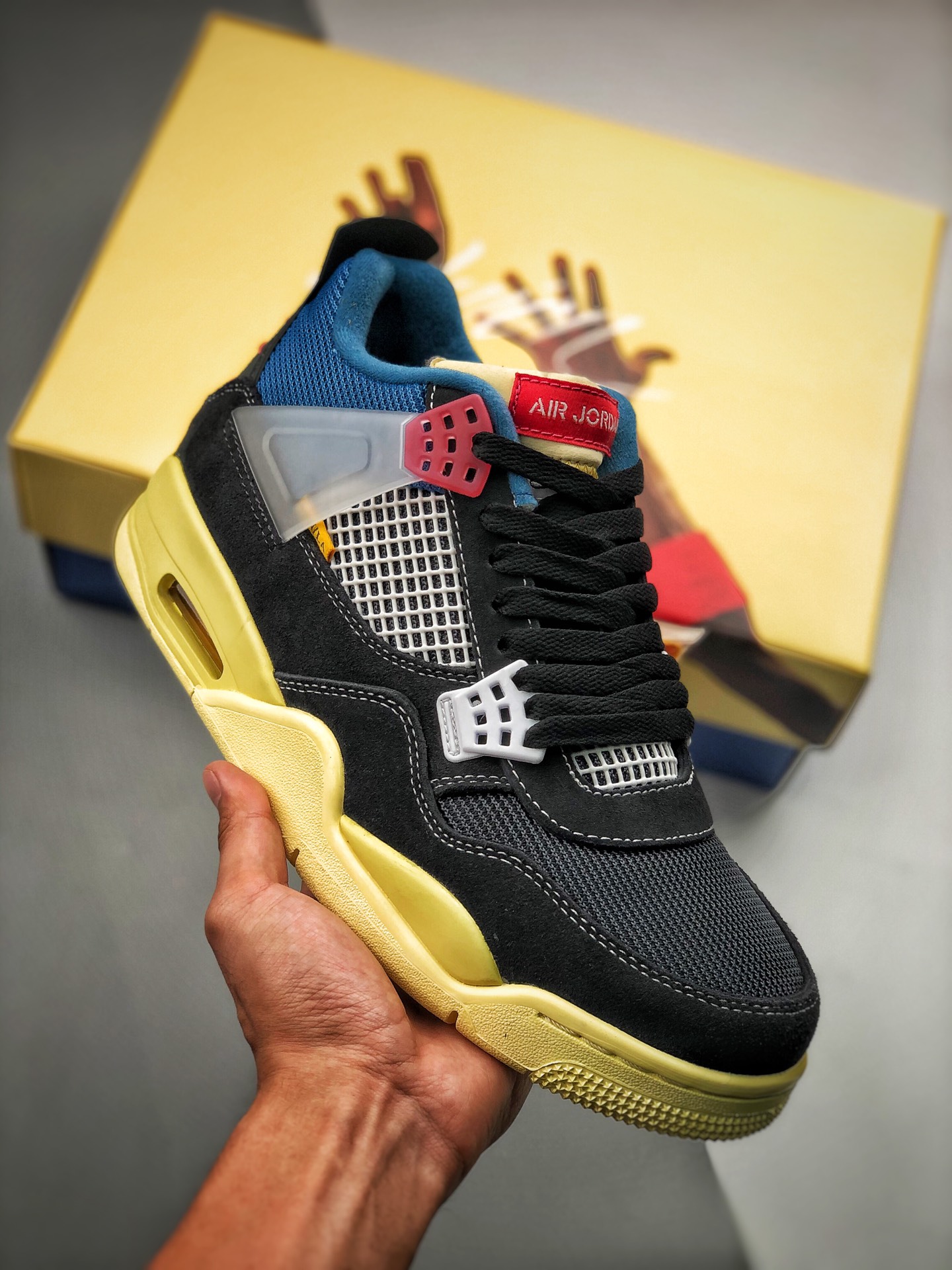 💰P480支持放店
Union LA x Air Jordan 4 Retro
"Off Noir"黑篮 诠释市场最强四代
原楦原档案开发纸版楦型 
原装超清印花隔色纸张 进口固色翻毛皮革鞋面 原厂材料TPU超Q弹网格材质 全新底模 完美品相清洁度及喷漆效果 缜密拉帮及中底钢印细节 
货号：DC9533-001 
尺码：36 36.5 37.5 38 38.5 39 40 40.5 41 42 42.5 43 44 44.5 45 46 47.5
编码#A-D57654
