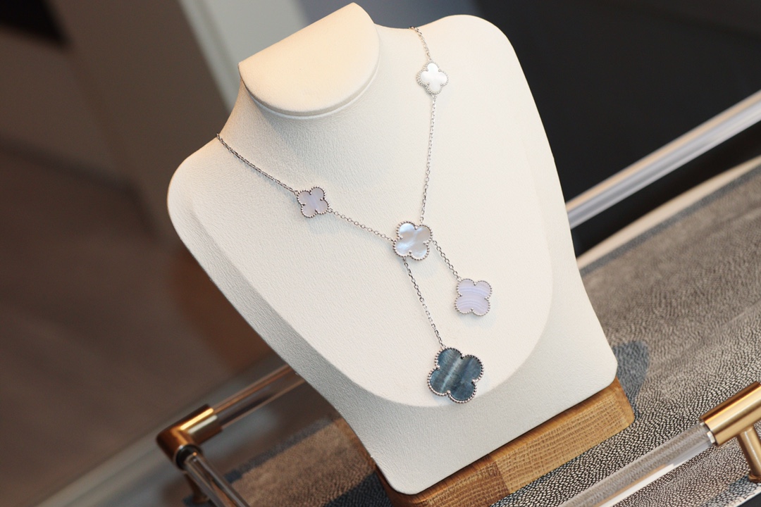 Van Cleef & Arpels 梵克雅宝 六花项链