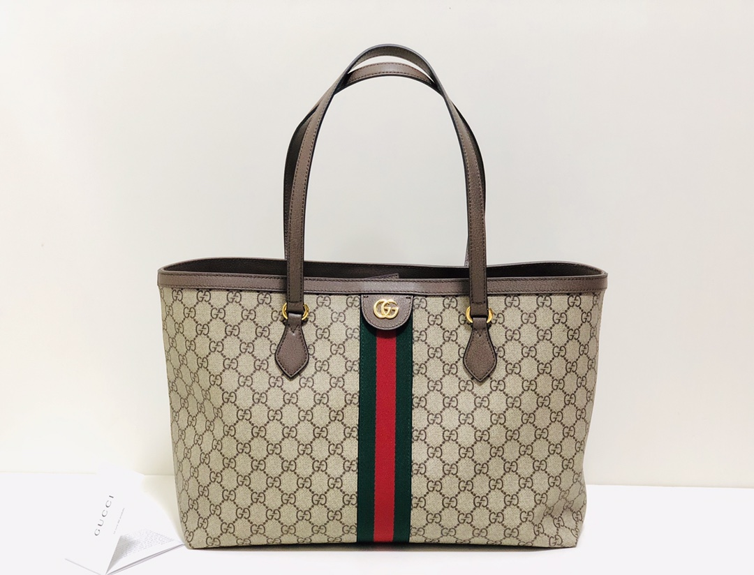 Gucci Large Shopping Bag GG pattern and striped webbing, two of the brand's most recognizable elements, are combined into a classic combination.