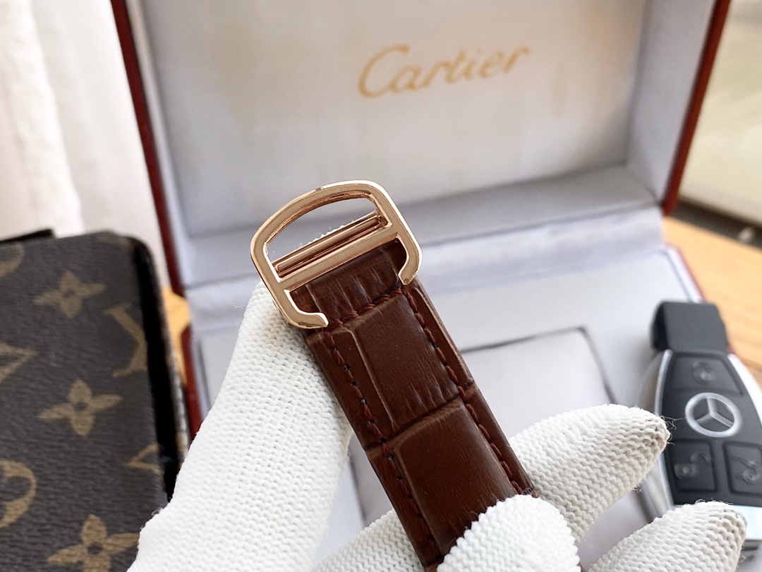 卡地亚-CARTIER DRIVE DE CARTIER 男士腕表 - 精钢与小牛皮の融合