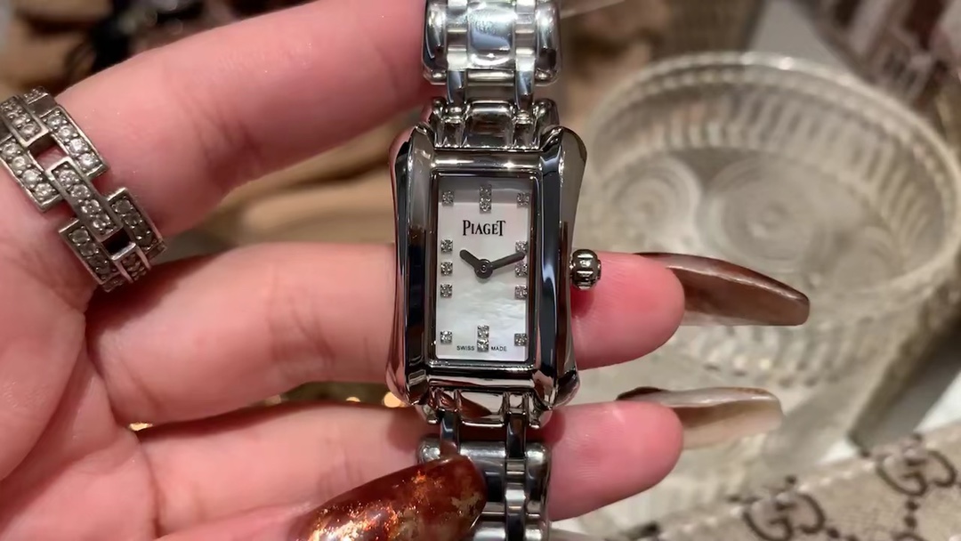 Piaget 伯爵全新 Limelight Gala 系列珠宝腕表 伯爵小蛮腰弥漫着充满奇思异想的活力