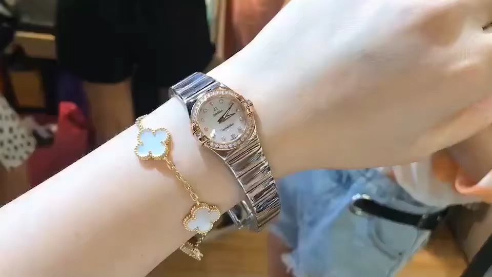 Omega 欧米茄星座系列女表视频欣赏，抛光工艺表带