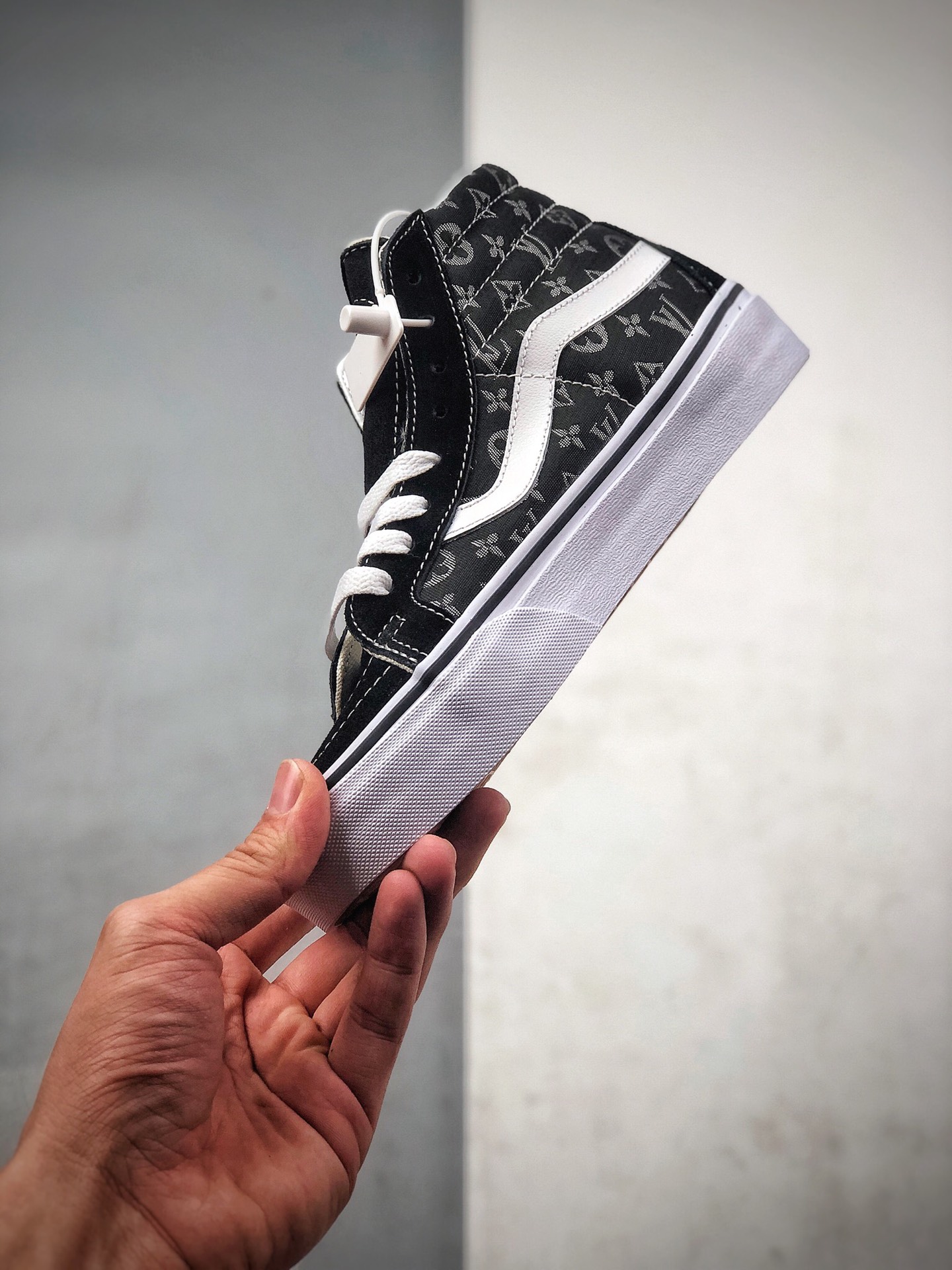 160  Vans 联名 Lv  Logo高帮 经典系列 Sk8-Hi  VN0A4BV8TY9