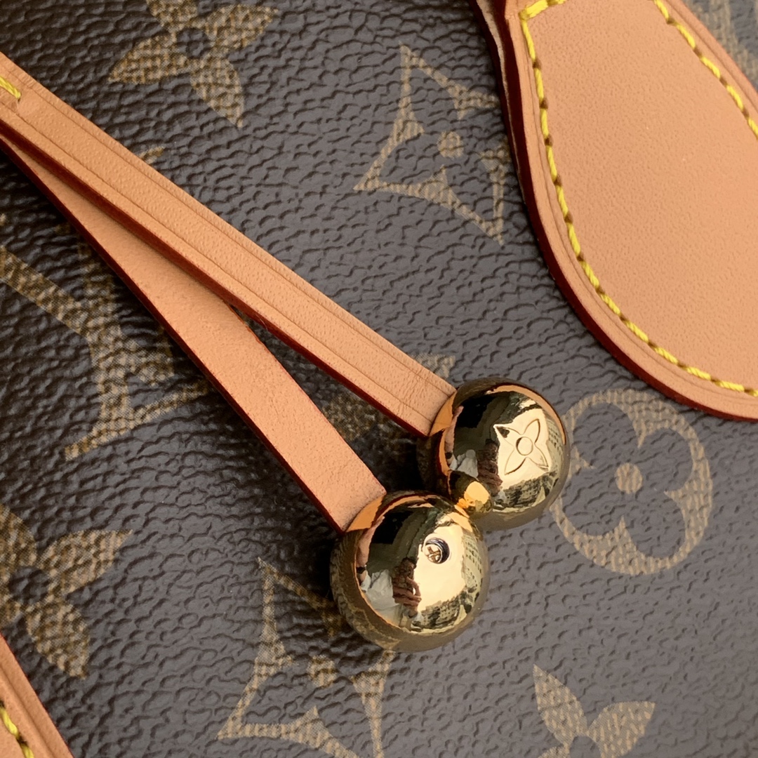 Louis Vuitton LV 新款💕中古系列金球三角包💕M40009