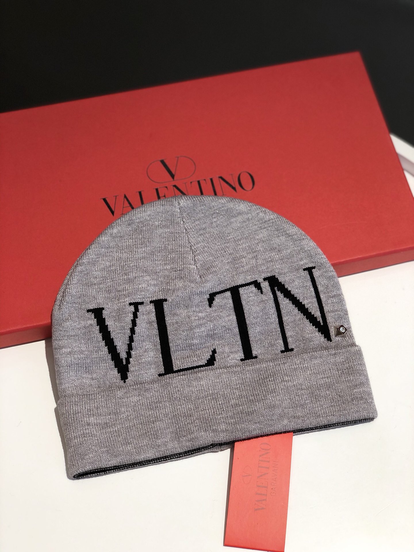 [Valentino Hats]Valentino 2020 AutumnWinter Fine Knitted Woolen Hat Super hot