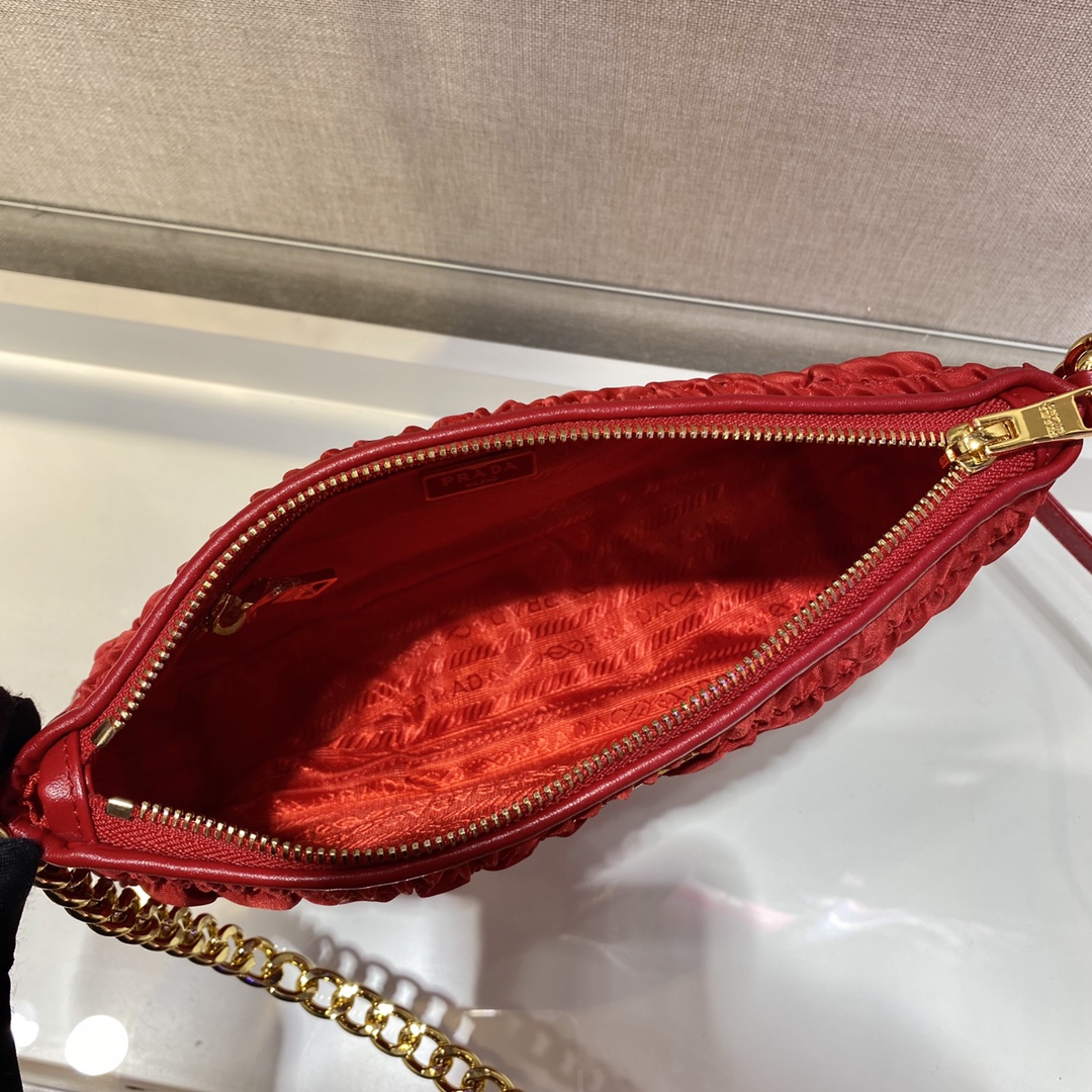 PRADA普拉达手工皱褶元素肩背包1BH171