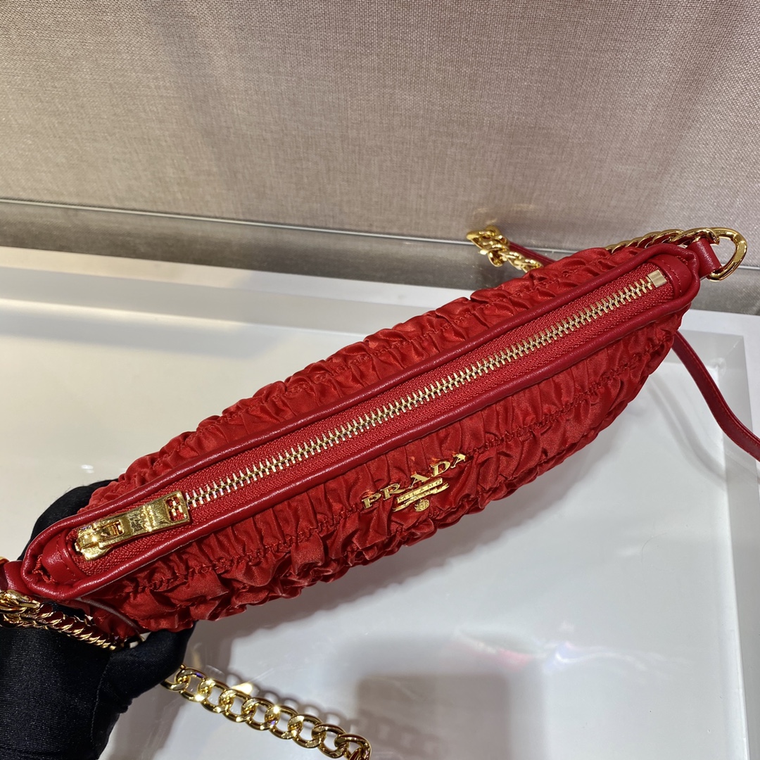PRADA普拉达手工皱褶元素肩背包1BH171