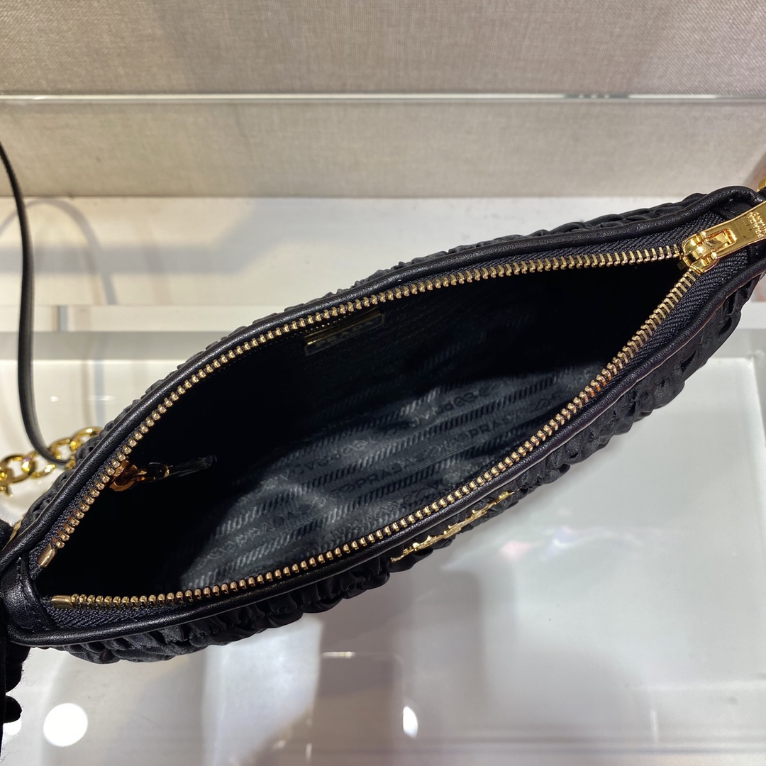 PRADA普拉达手工皱褶元素肩背包1BH171