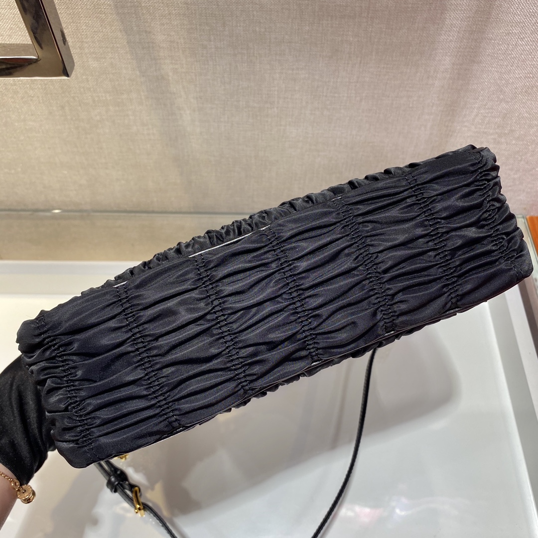 PRADA普拉达手工皱褶元素肩背包1BH171