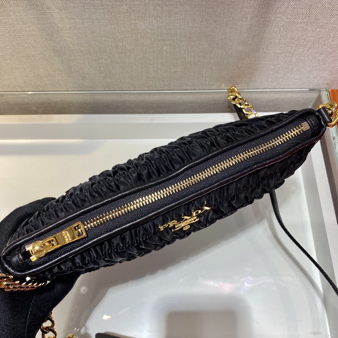 PRADA普拉达手工皱褶元素肩背包1BH171