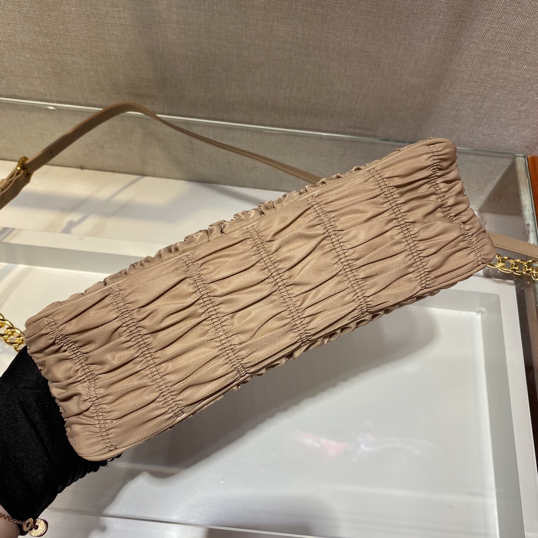 PRADA普拉达手工皱褶元素肩背包1BH171