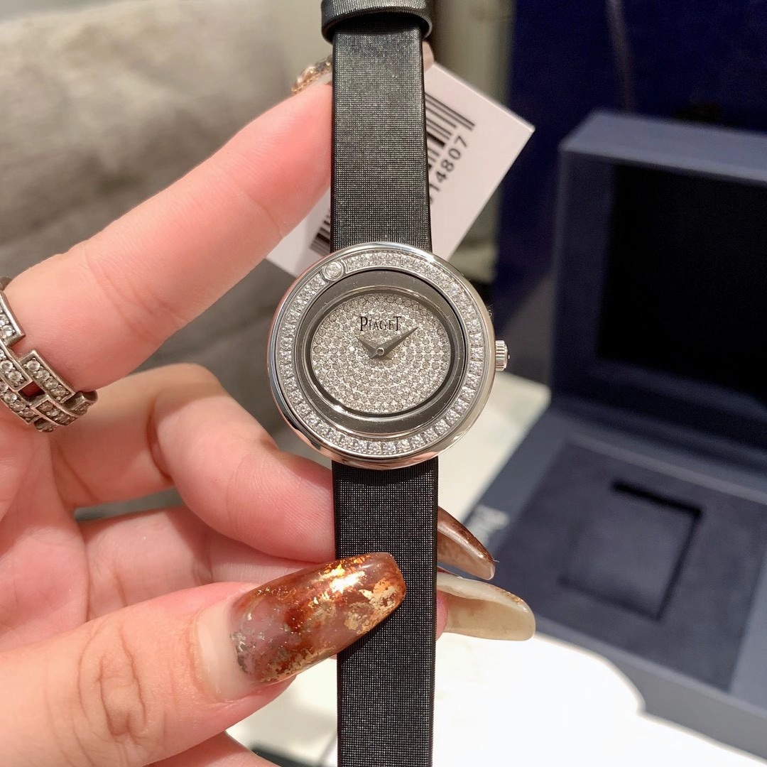 Piaget 伯爵PIAGPOSESSION系列 完美品相 360度可旋转耀眼钻圈 时来运转好寓意