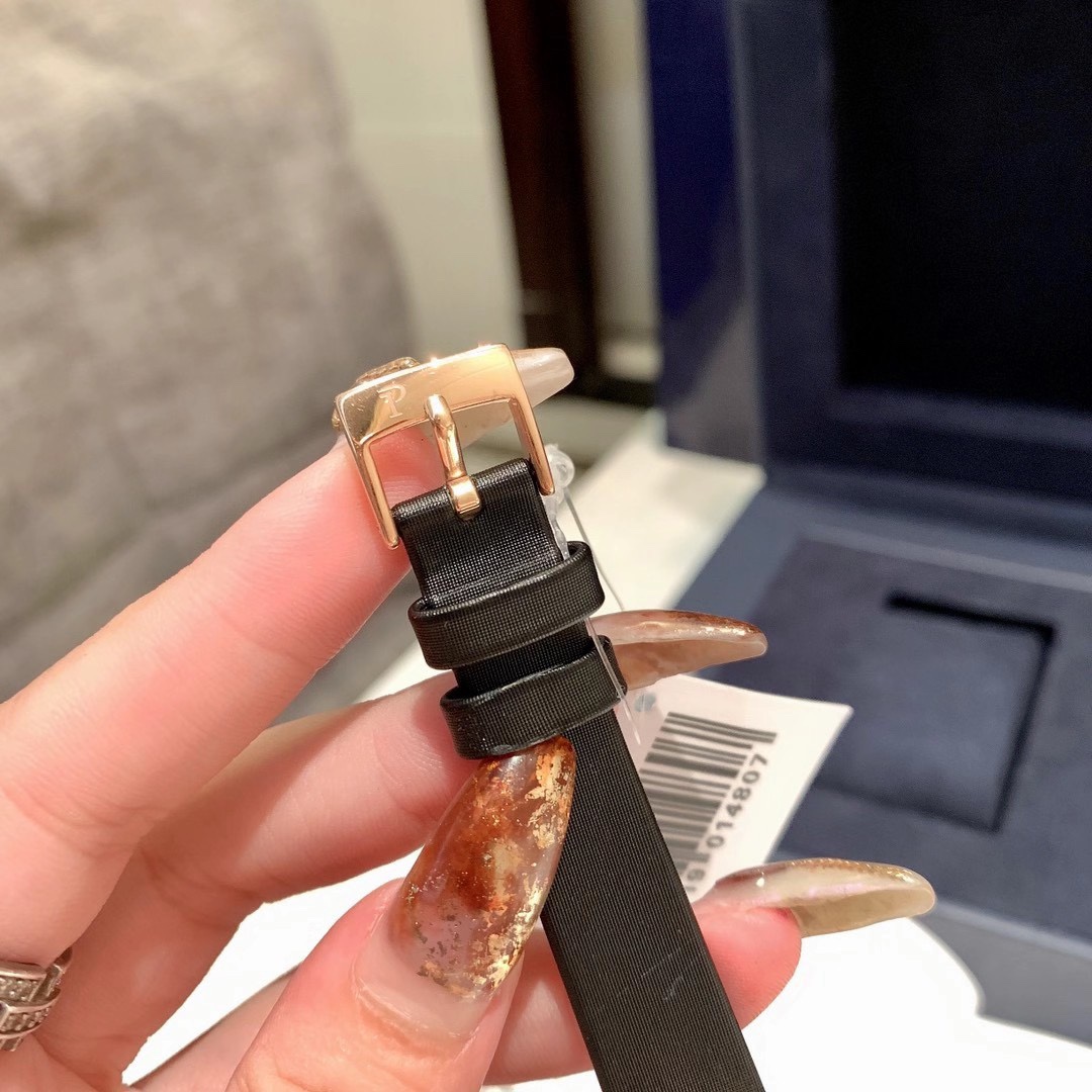 Piaget 伯爵PIAGPOSESSION系列 完美品相 360度可旋转耀眼钻圈 时来运转好寓意