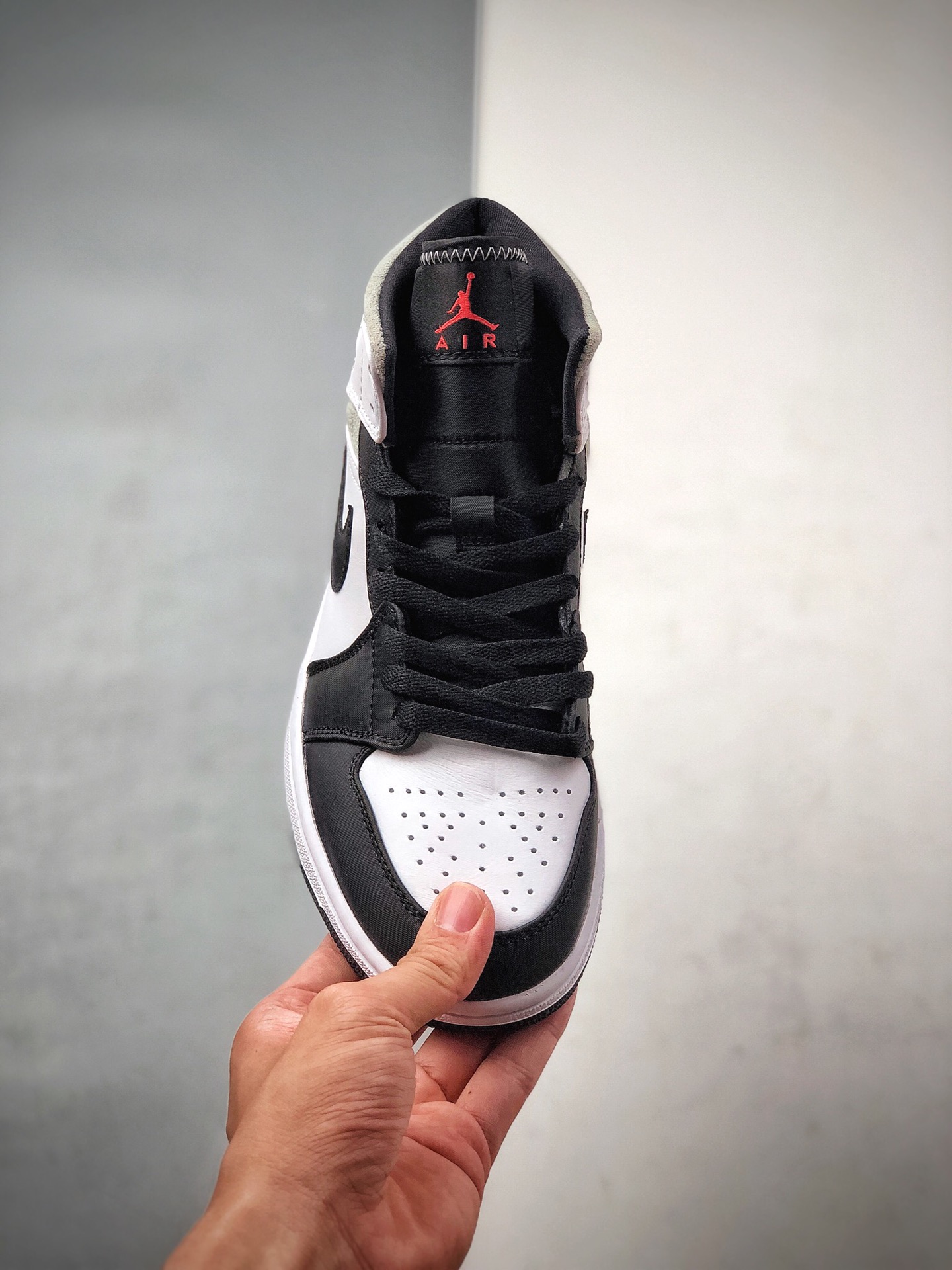 260 Air Jordan 1 Mid SE”Track Red/Union”AJ1乔丹一代中帮经典复古文化休闲运动篮球鞋“小Union黑白红茶灰” 货号：852542-100