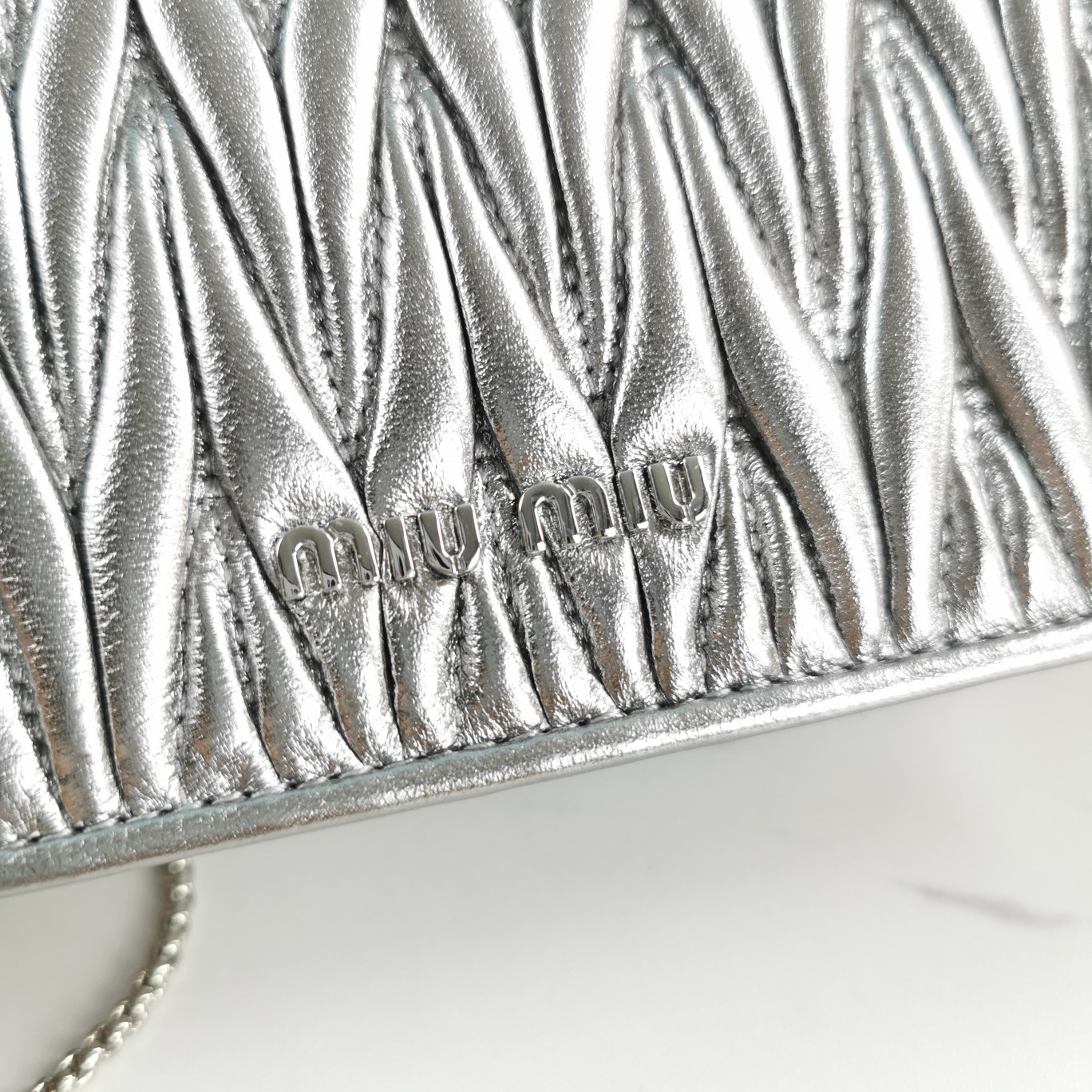 MIU MIU缪缪Matelasse顶级进口小羊皮圆环小雏菊钻扣单肩斜挎包5BH095