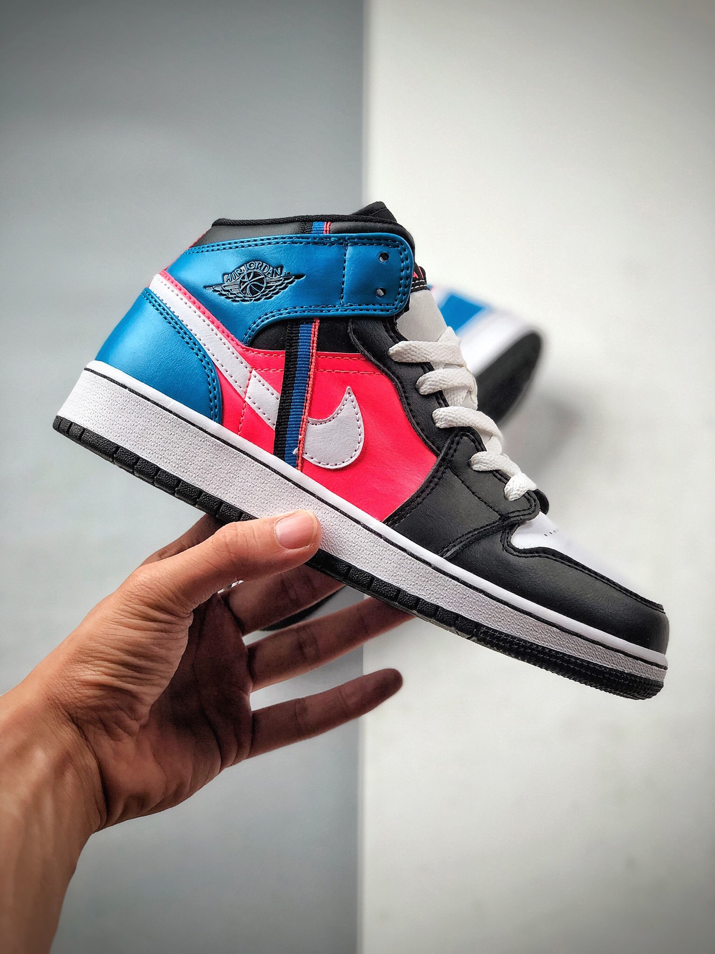 260  Air Jordan 1 Mid 游戏时刻/黑红蓝当前市场最优版本 CV4891-001