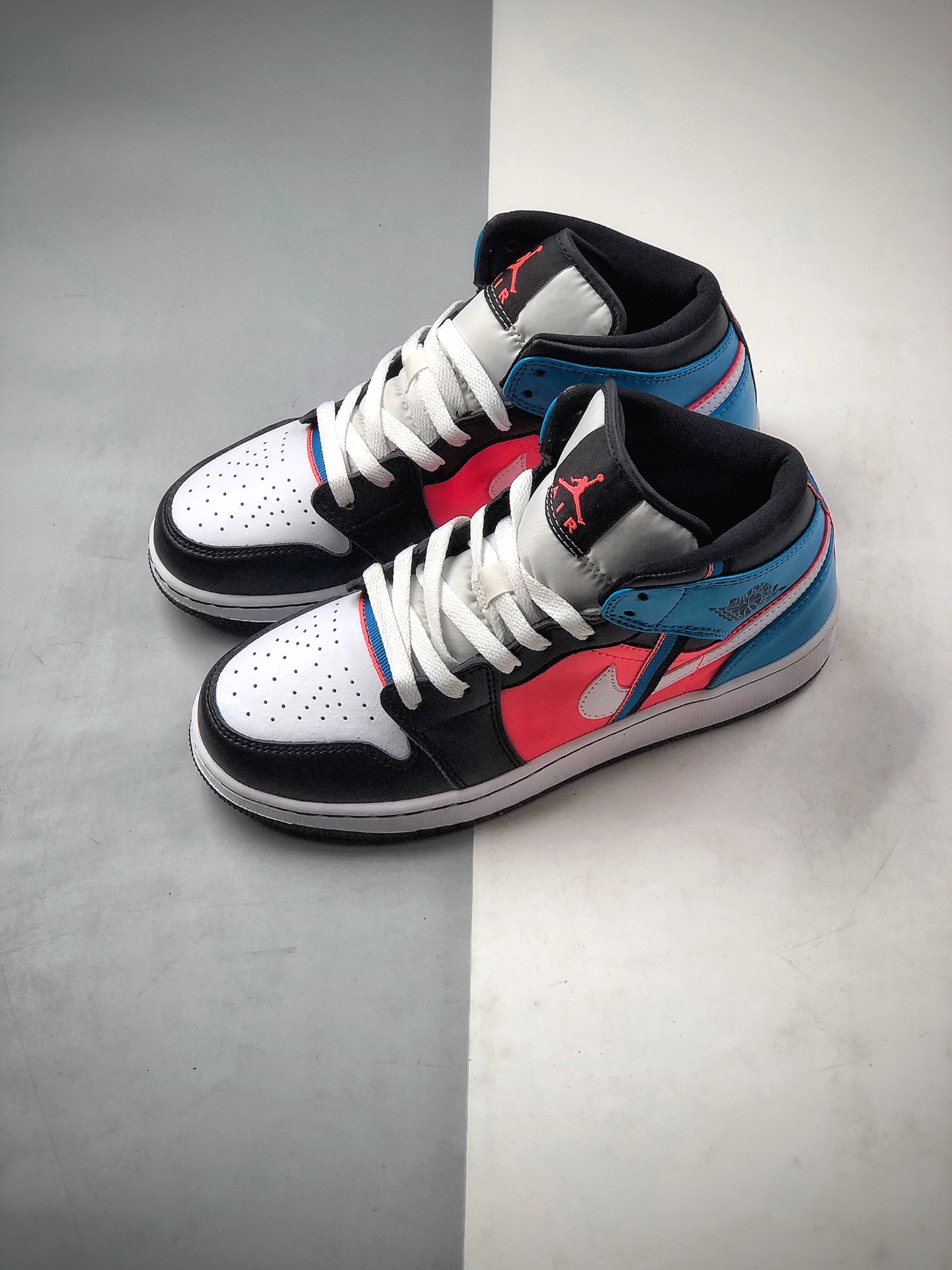 260  Air Jordan 1 Mid 游戏时刻/黑红蓝当前市场最优版本 CV4891-001