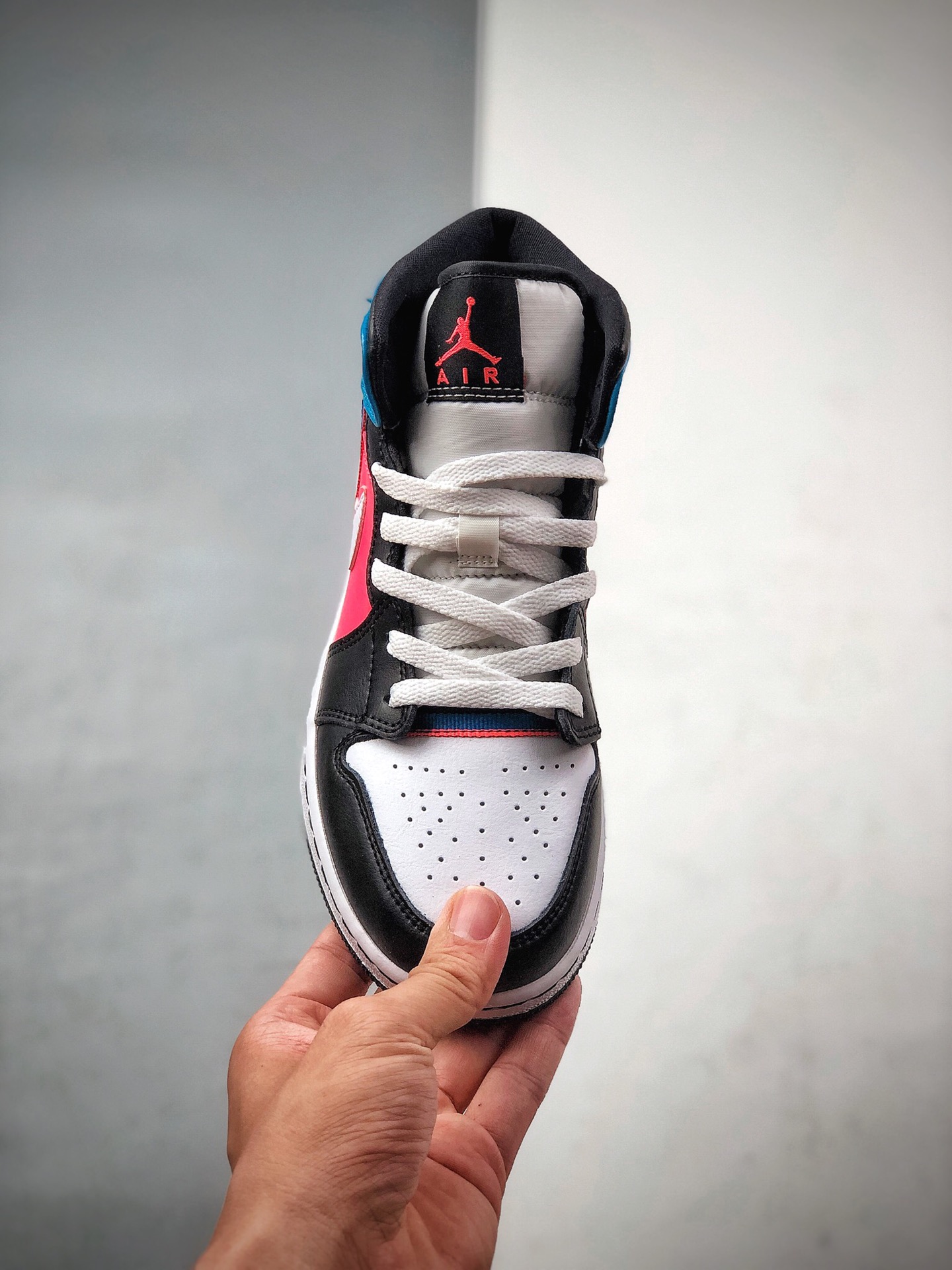 260  Air Jordan 1 Mid 游戏时刻/黑红蓝当前市场最优版本 CV4891-001