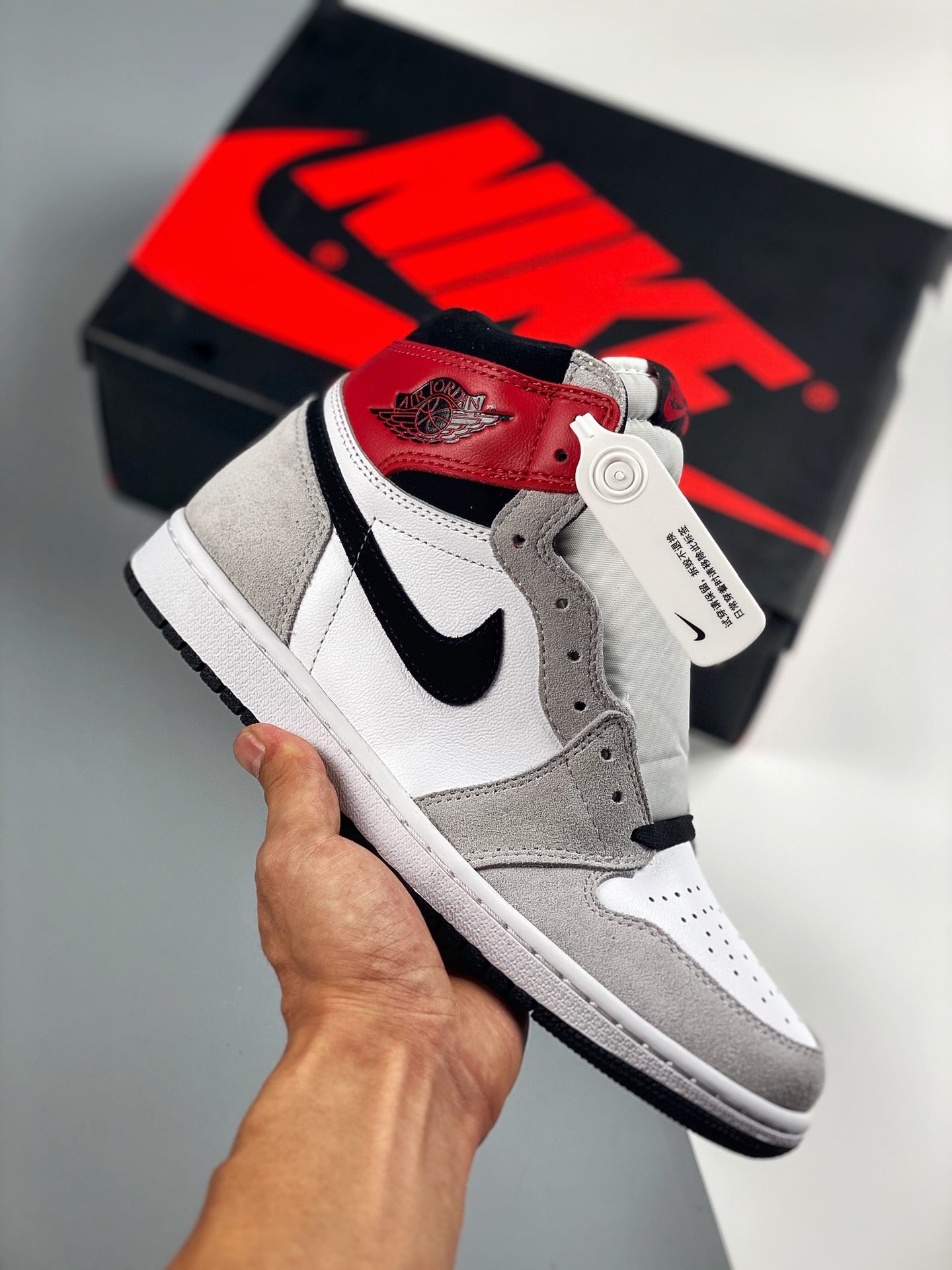 Air Jordan 1 High OG Smoke Grey humo "pequeña Union" N.º de artículo: 555088-126, desarrollado con datos de a…