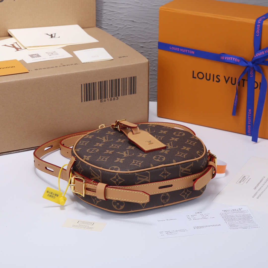 Louis Vuitton 软圆饼 2020秋冬系列中 女装艺术总监Nicolas Ghesquière以 帽盒为原型