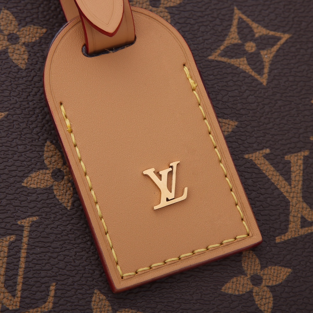 Louis Vuitton 软圆饼 2020秋冬系列中 女装艺术总监Nicolas Ghesquière以 帽盒为原型