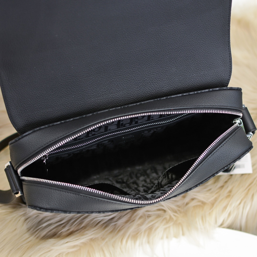 Dior-迪奥专柜最新款邮差包官网同步顶级进口原厂刺绣品质黑布配皮131-10采用黑色Oblique图案