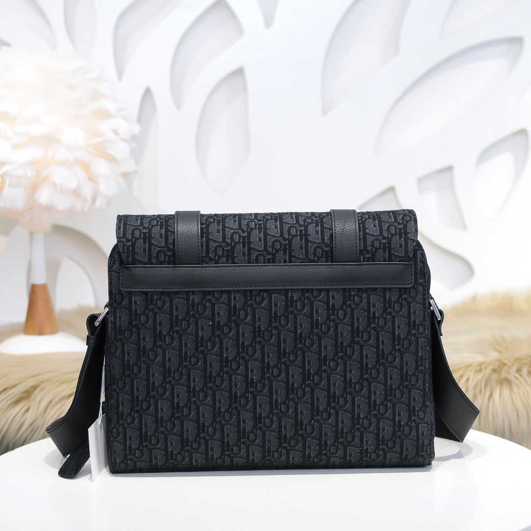 Dior-迪奥专柜最新款邮差包官网同步顶级进口原厂刺绣品质黑布配皮131-10采用黑色Oblique图案