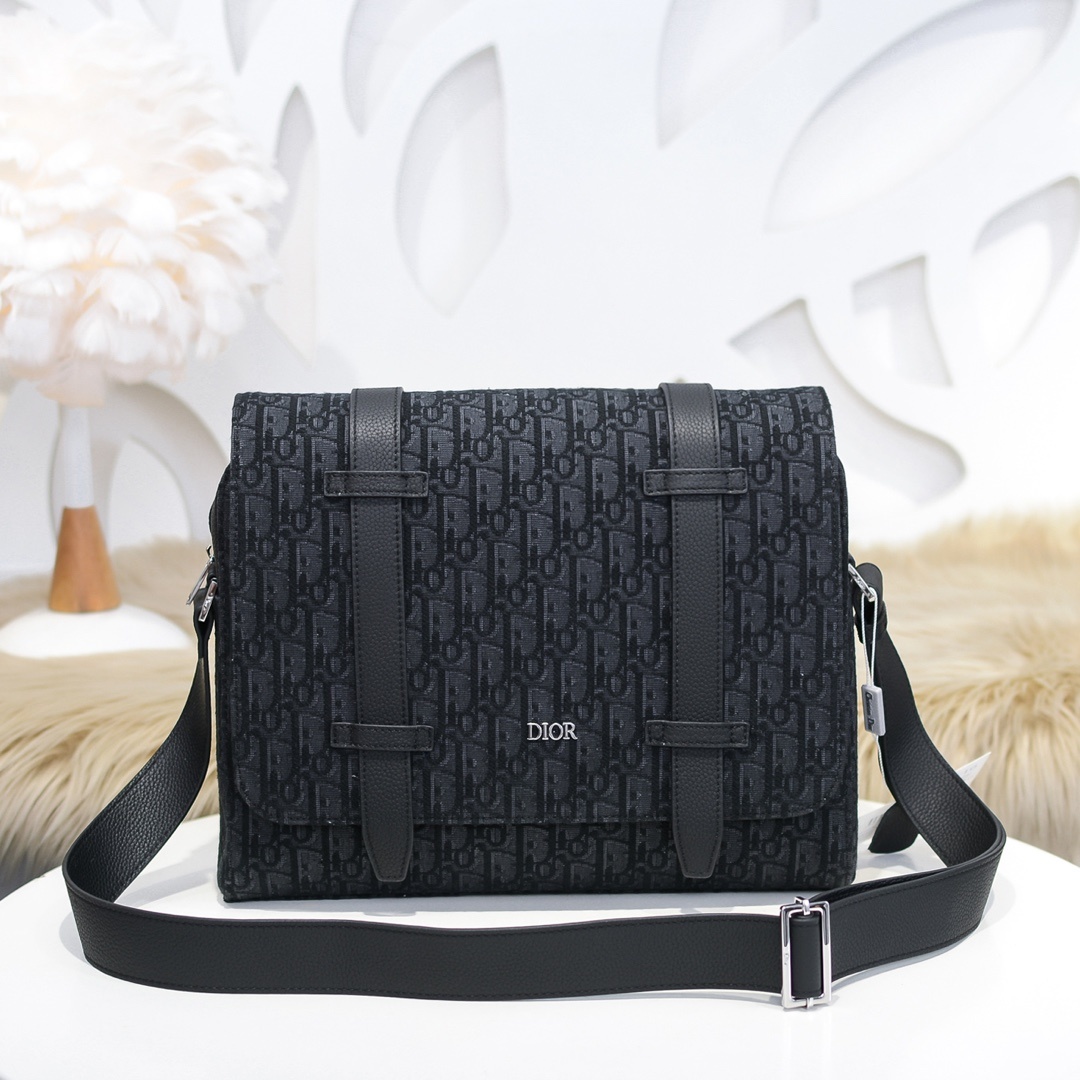 Dior-迪奥专柜最新款邮差包官网同步顶级进口原厂刺绣品质黑布配皮131-10采用黑色Oblique图案