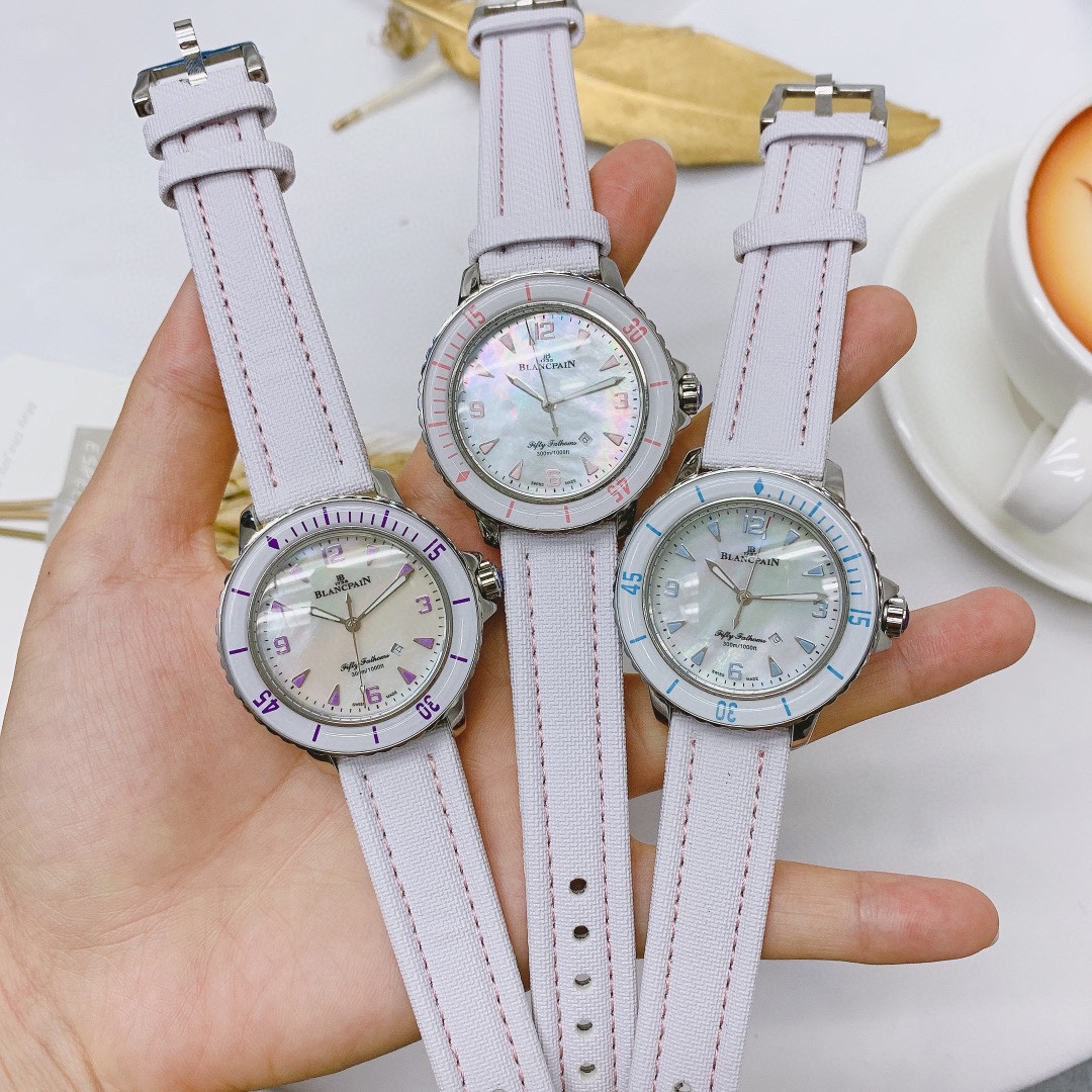 “Best Wishes for New Year with Women’s Wristwatch in Real Cow Belt”