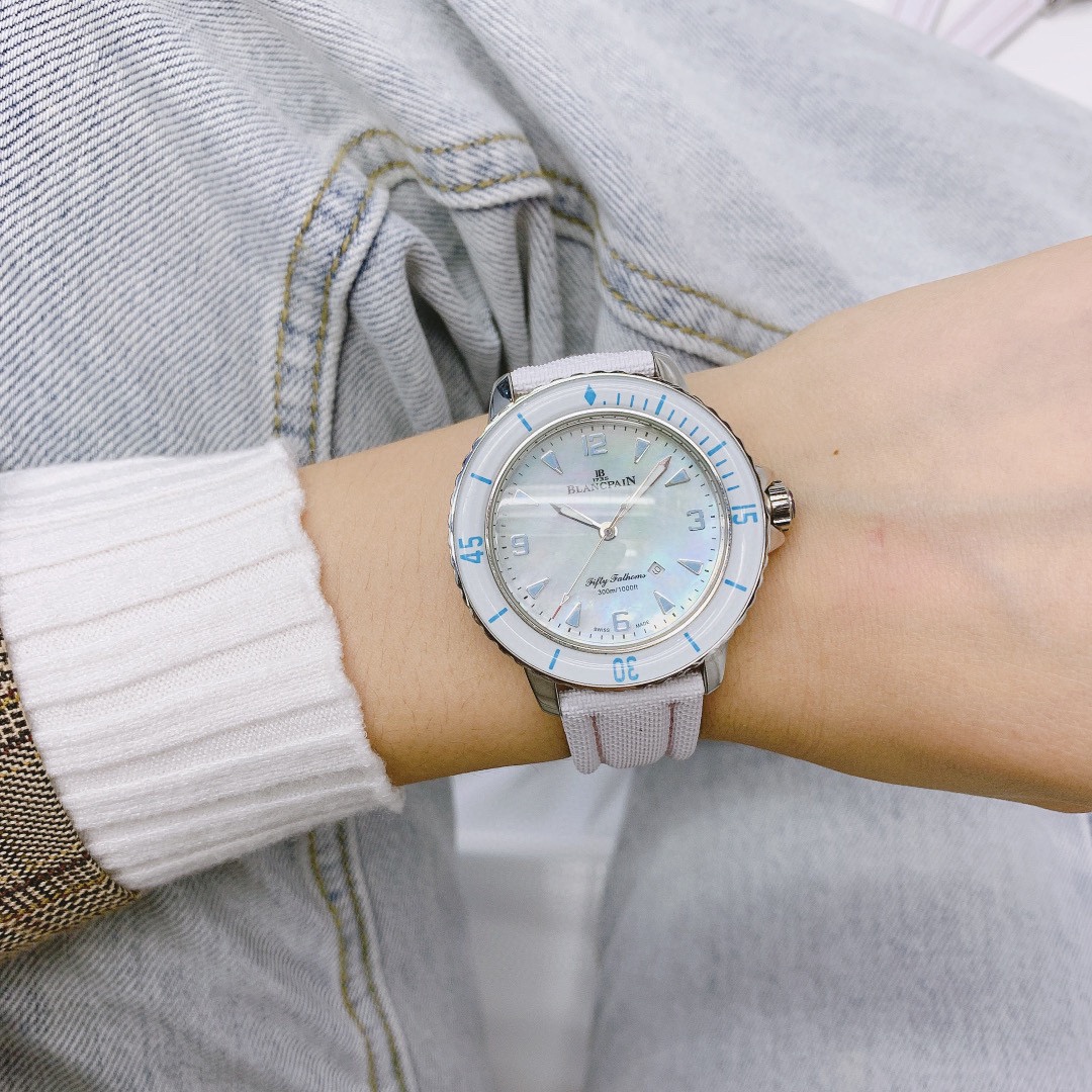 “Best Wishes for New Year with Women’s Wristwatch in Real Cow Belt” - 图片 4