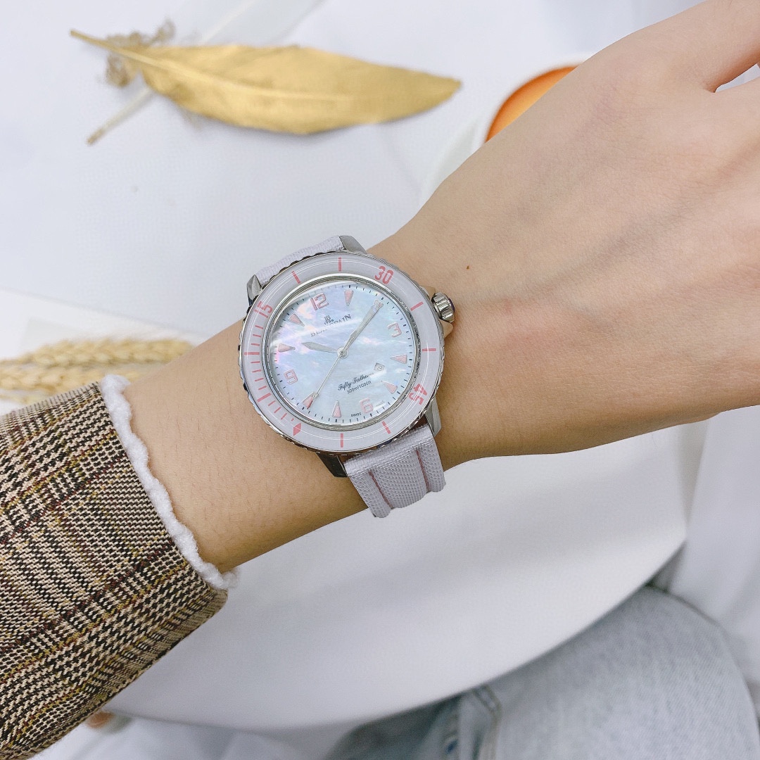 “Best Wishes for New Year with Women’s Wristwatch in Real Cow Belt” - 图片 7