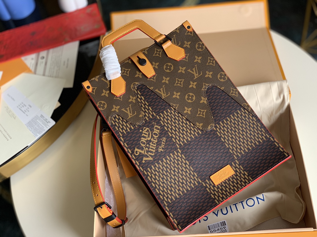 NO:396162,【Exclusive real shot M55459】Pair version New autumn and winter NIGO joint series The super large chess board is integrated with classic monogram, getting rid of old style and yet mature, integrating onthego bloodline, with the title of a small organ bag, and is equipped with adjustable long shoulder straps, can be carried and slanted back. Size 26*35.5*12cm H., LV [original leather], louis vuitton19860909【独家实拍M55459】对版 秋冬新款NIGO联名系列 超大号棋盘融合经典monogram,摆脱老气又不失成熟,融入onthego血统,有着小号风琴包的称号,并配以可调节长肩带 可拎可斜背.尺寸26*35.5*12cm H.,LV【原厂皮】,louis vuitton,Bag