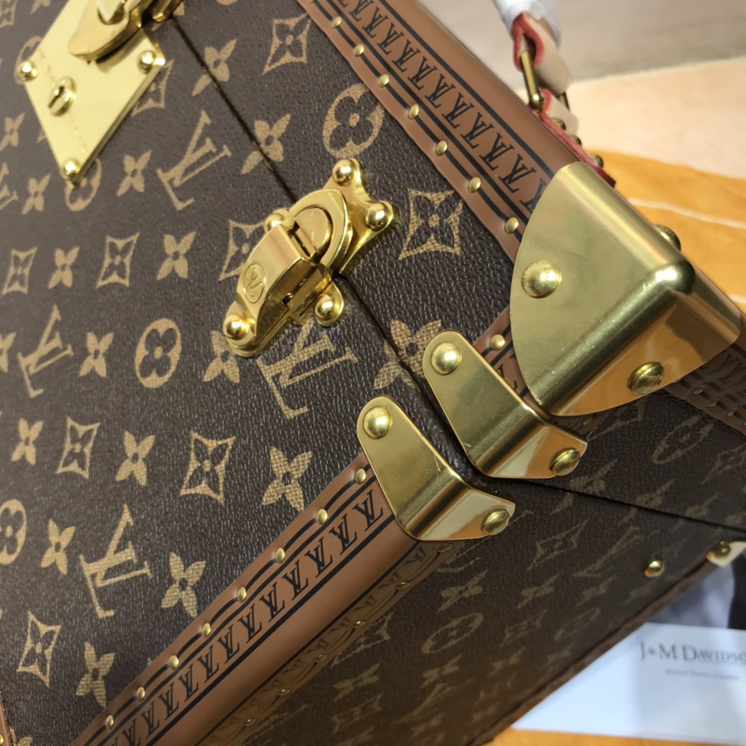 Louis Vuitton Bolsos de cosméticos Oro Monogram Canvas Lona Cuero de vaca