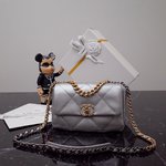 Chanel Classic Flap Bag Crossbody & Shoulder Bags Sheepskin Fall/Winter Collection Chains
