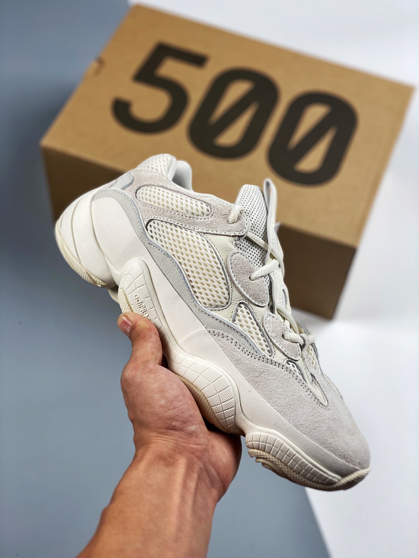 Adidas Yeezy500 "Bone White" 骨白 货号：FV3573 定义顶级制作工艺 仅看齐发售原鞋 #AD万邦原厂翻毛、甩纹牛皮 #内置adiPRENE+减震科技 #全鞋包括内里 机台针车间距调整与原…